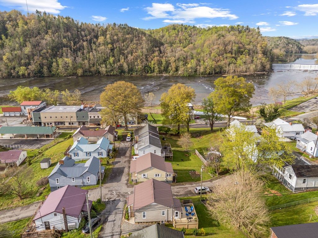 Photo of 102 Short St, Fries, VA 24330 (MLS # 99510)