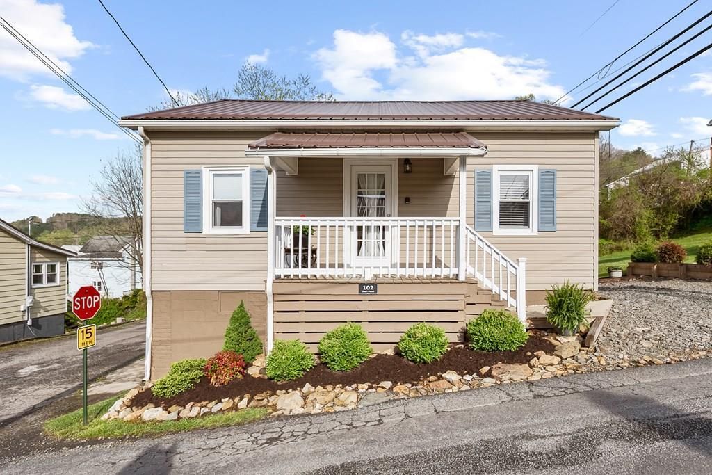 Photo of 102 Short St, Fries, VA 24330 (MLS # 99510)