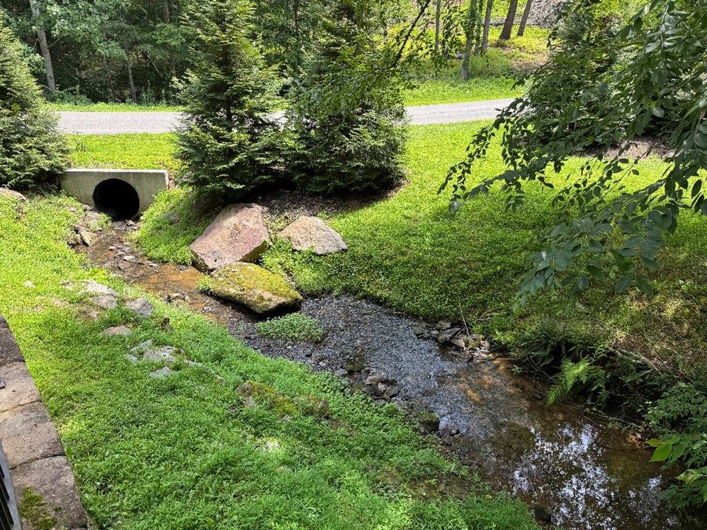 Photo of 512 Dogwood Dr, Hillsville, VA 24343 (MLS # 100666)