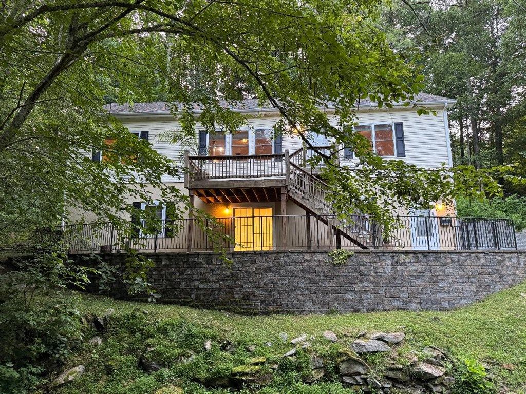 Photo of 512 Dogwood Dr, Hillsville, VA 24343 (MLS # 100666)