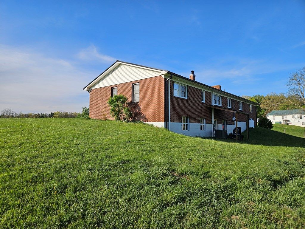 Photo of 1225 Coon Ridge Rd, Hillsville, VA 24343 (MLS # 109821)