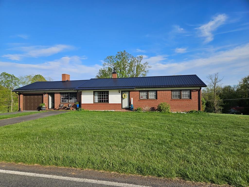 Photo of 1225 Coon Ridge Rd, Hillsville, VA 24343 (MLS # 109821)