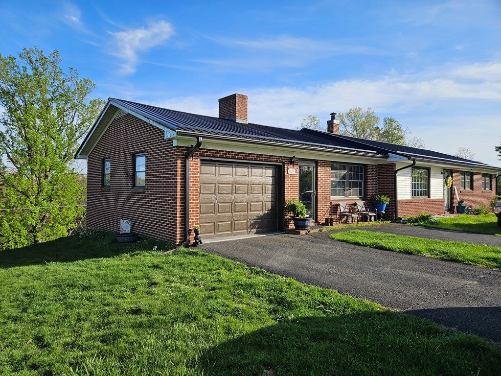 Photo of 1225 Coon Ridge Rd, Hillsville, VA 24343 (MLS # 109821)