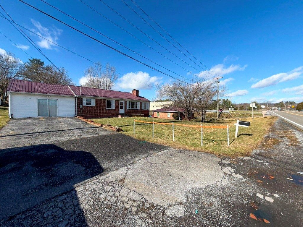 Photo of 122 Adwolfe Road, Marion, VA 24354 (MLS # 104414)