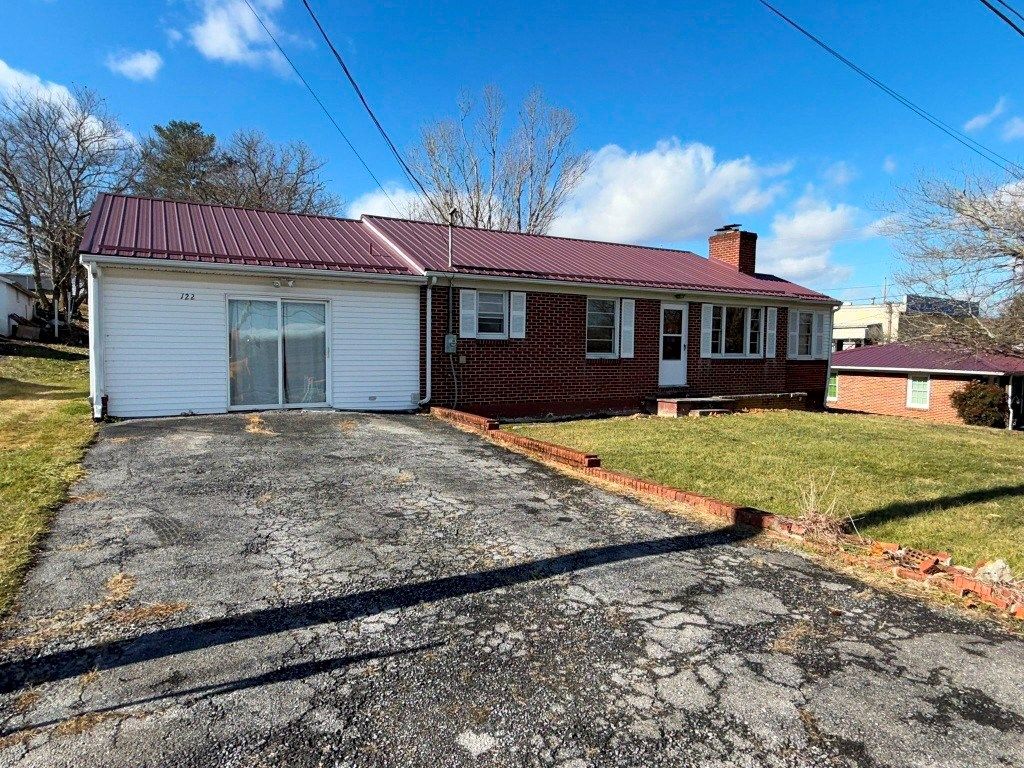 Photo of 122 Adwolfe Road, Marion, VA 24354 (MLS # 104414)