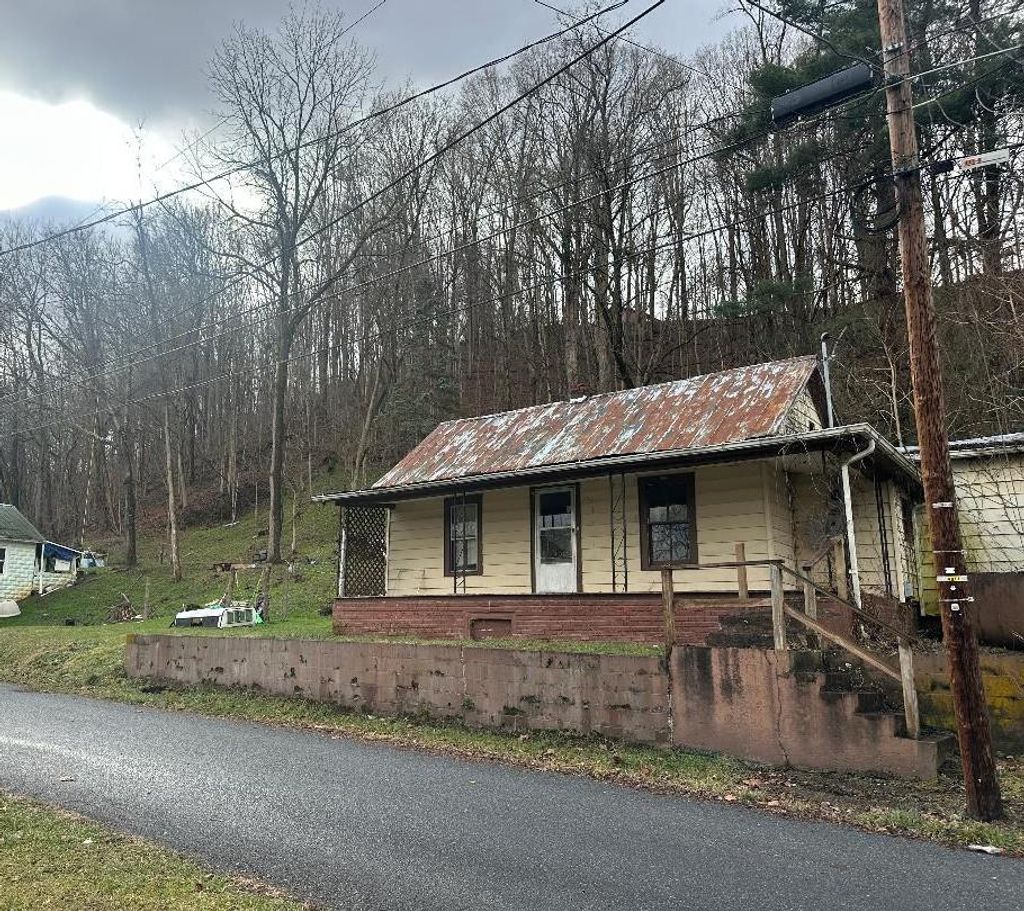 Photo of 656 Spruce Street #00, Marion, VA 24354 (MLS # 104393)