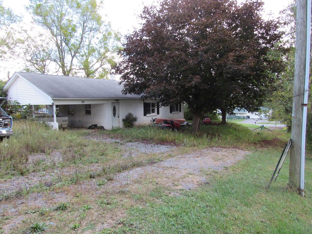Photo of 525 S Main St, Hillsville, VA 24343 (MLS # 103568)