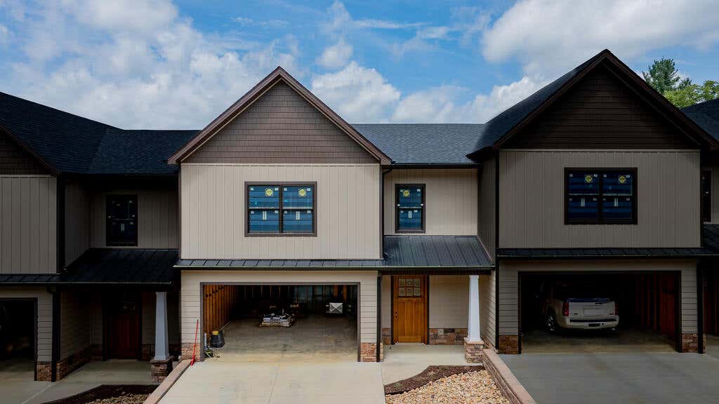 Photo of 1036 Cummings Street Unit #6 ST, Abingdon, VA 24211 (MLS # 111557)