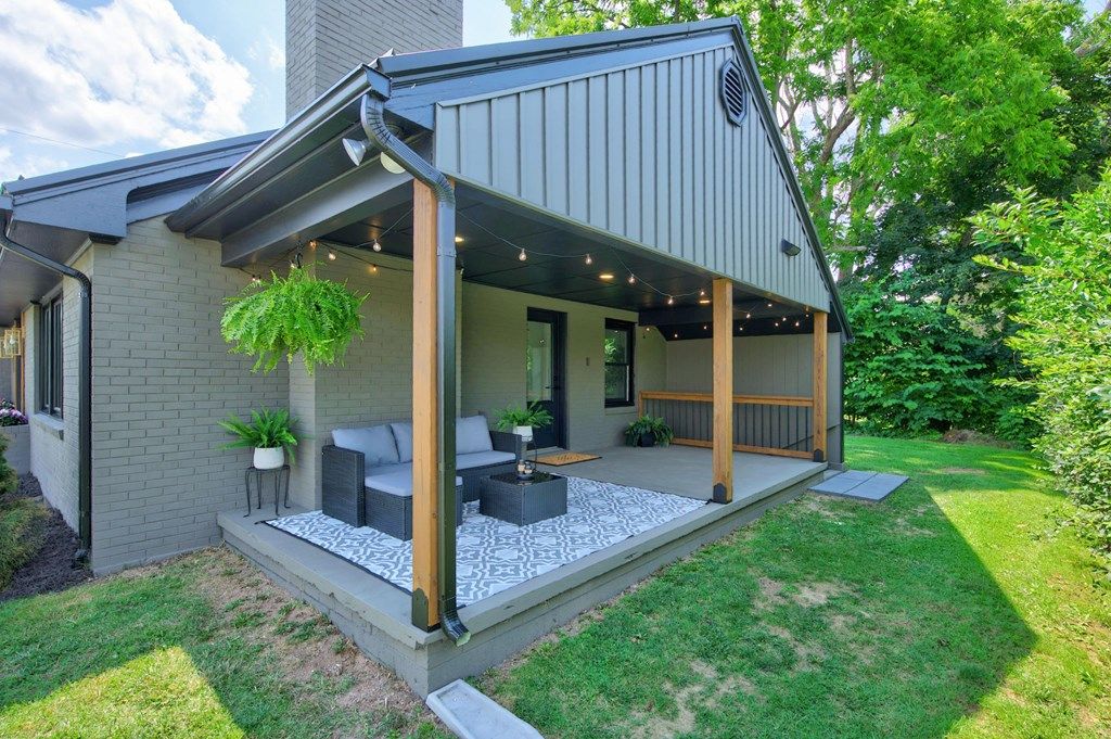 Photo of 350 W Spiller St, Wytheville, VA 24382 (MLS # 110749)
