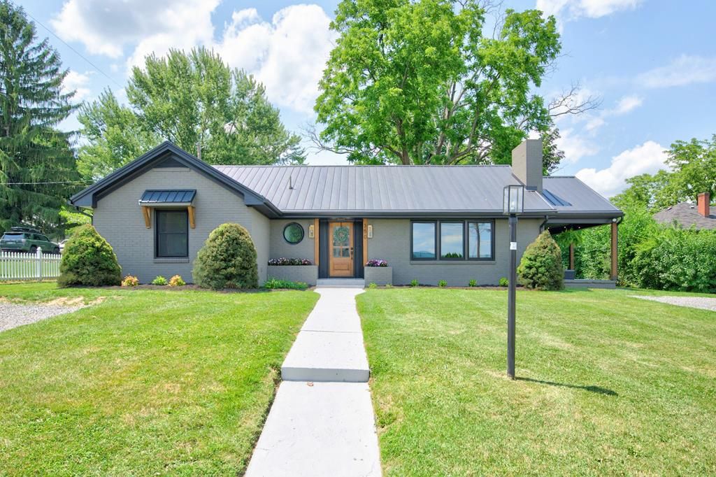 Photo of 350 W Spiller St, Wytheville, VA 24382 (MLS # 110749)