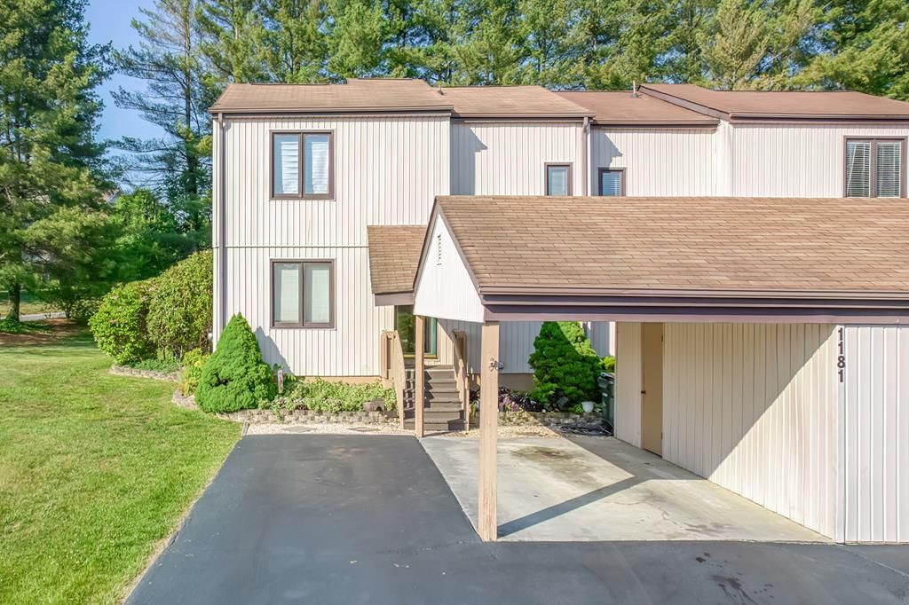 Photo of 1181 Pebble Dr, Bristol, VA 24201 (MLS # 110206)