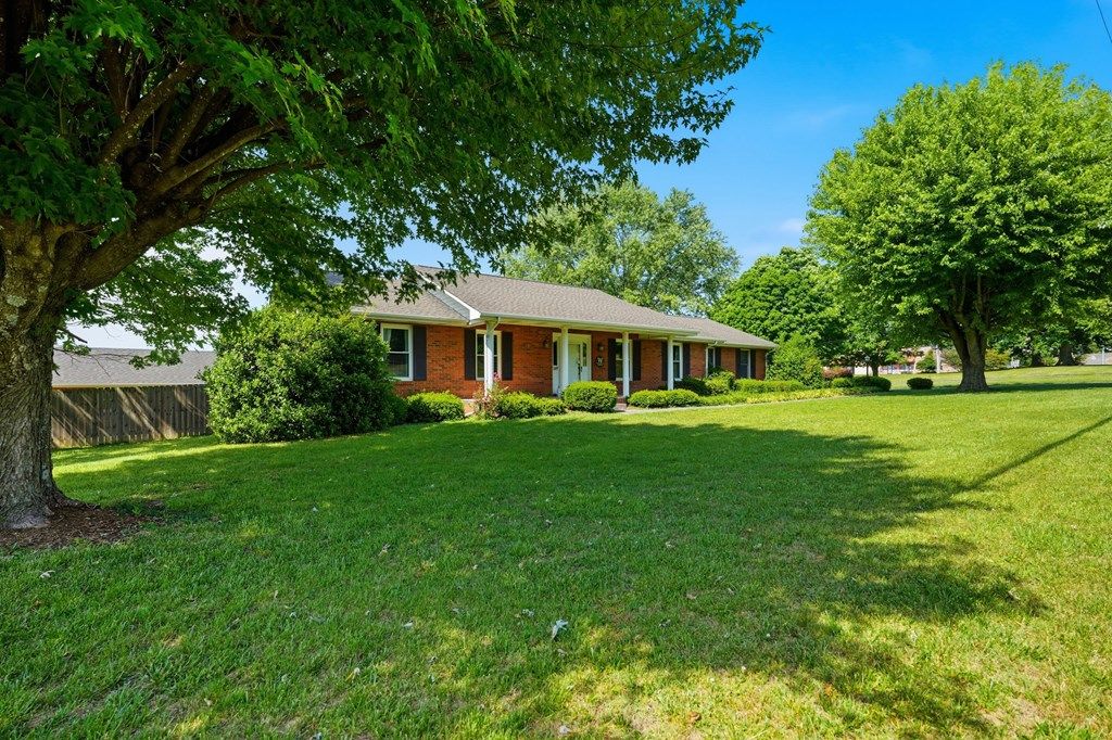 Photo of 149 Robin Circle, Bristol, VA 24202 (MLS # 110249)