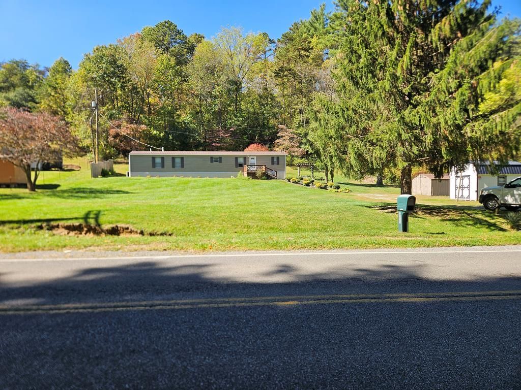 Photo of 3335 Old Route 100 Rd, Pulaski, VA 24301 (MLS # 103671)