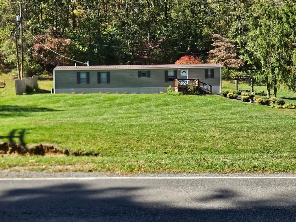 Photo of 3335 Old Route 100 Rd, Pulaski, VA 24301 (MLS # 103671)