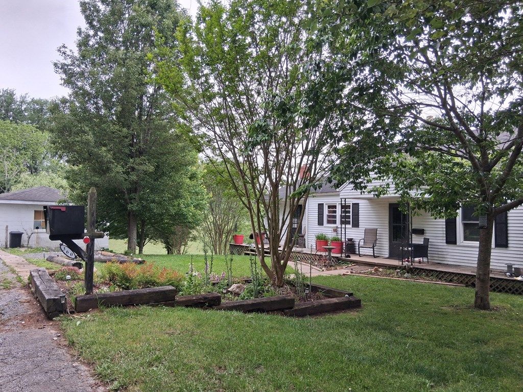 Photo of 360 Kenbrook Dr, Galax, VA 24333 (MLS # 110356)
