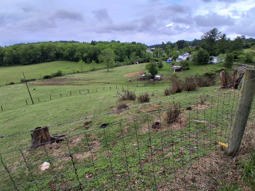 Photo of 360 Kenbrook Dr, Galax, VA 24333 (MLS # 110356)