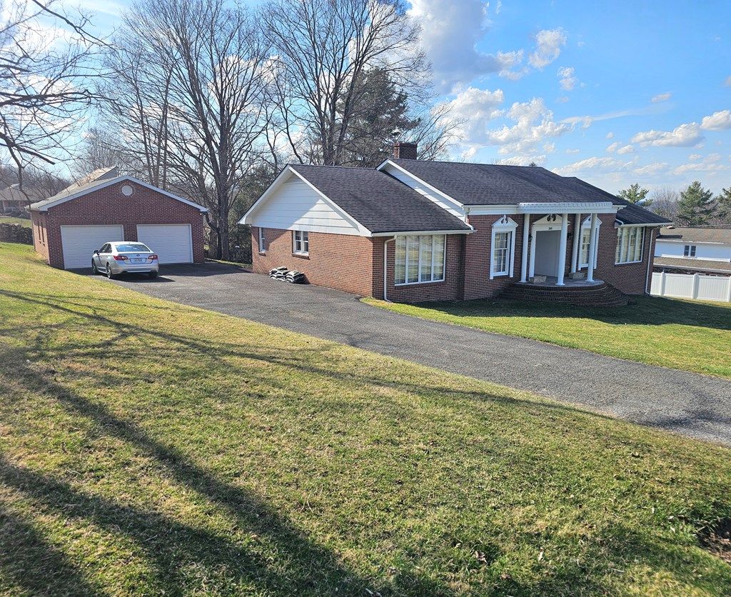 Photo of 368 Adams Street, Tazewell, VA 24651 (MLS # 109110)