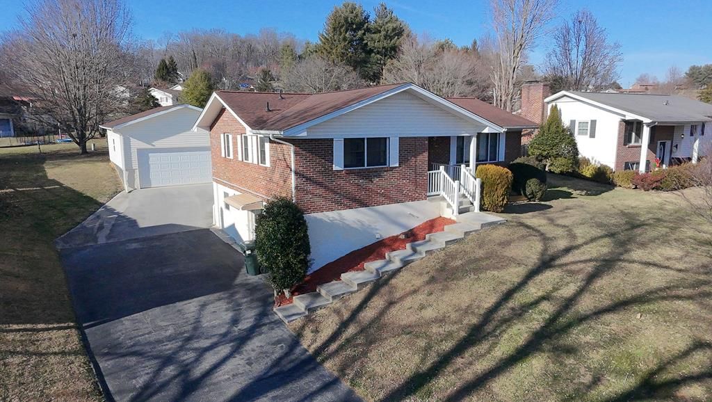 Photo of 328 Winding Way Road, Bristol, VA 24201 (MLS # 104672)