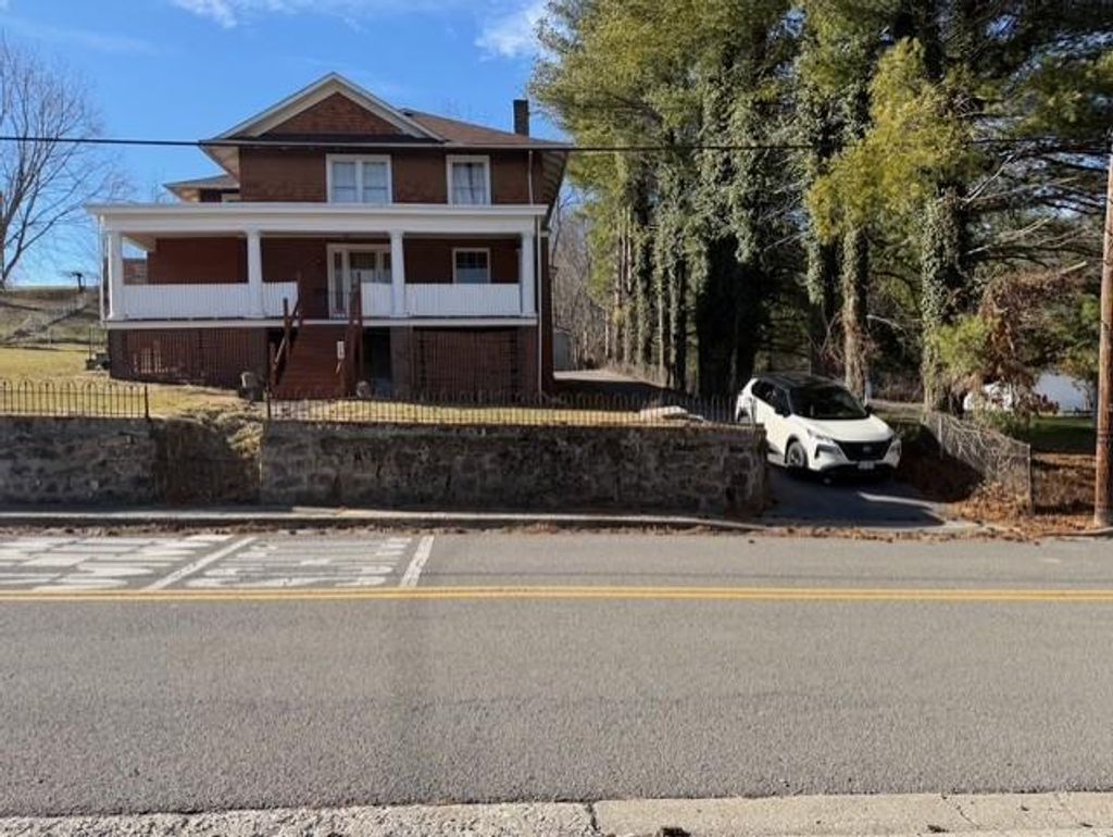 Photo of 116 East Street, Bluefield, VA 24605 (MLS # 104442)