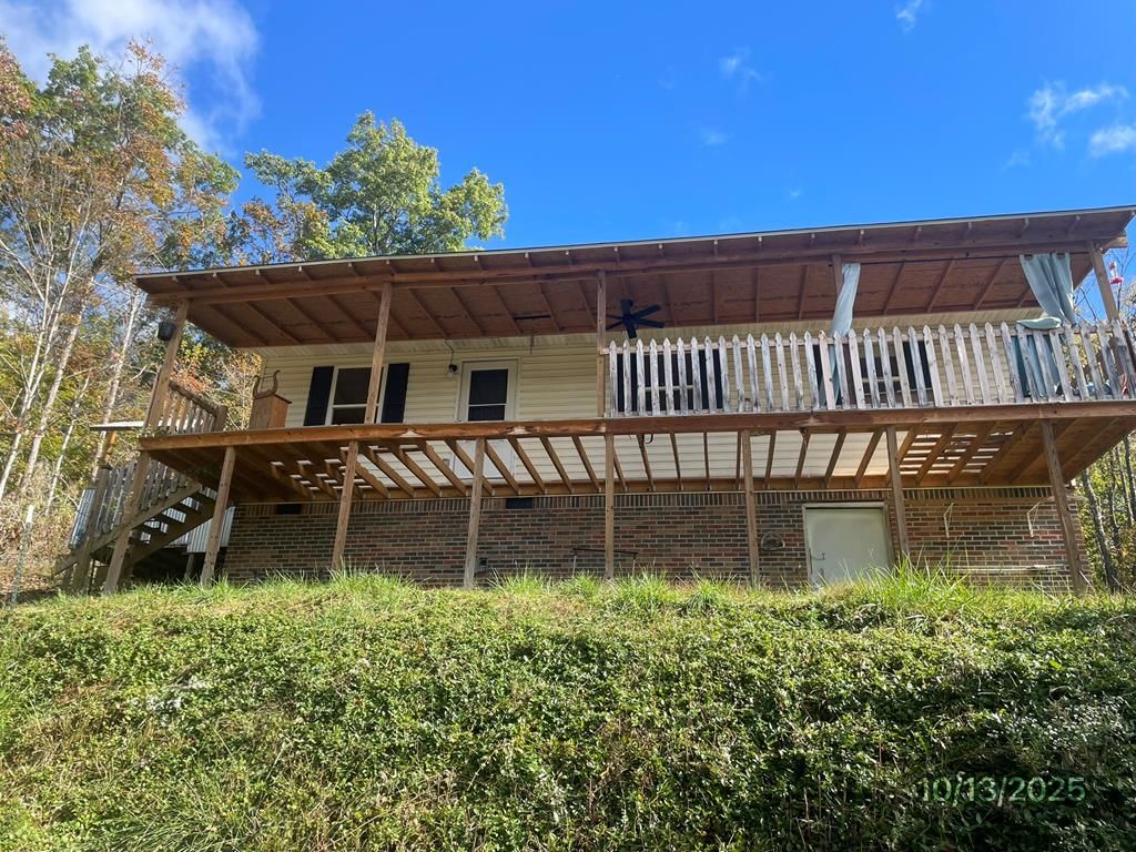 Photo of 105 Highland Ave, Richlands, VA 24641 (MLS # 104108)