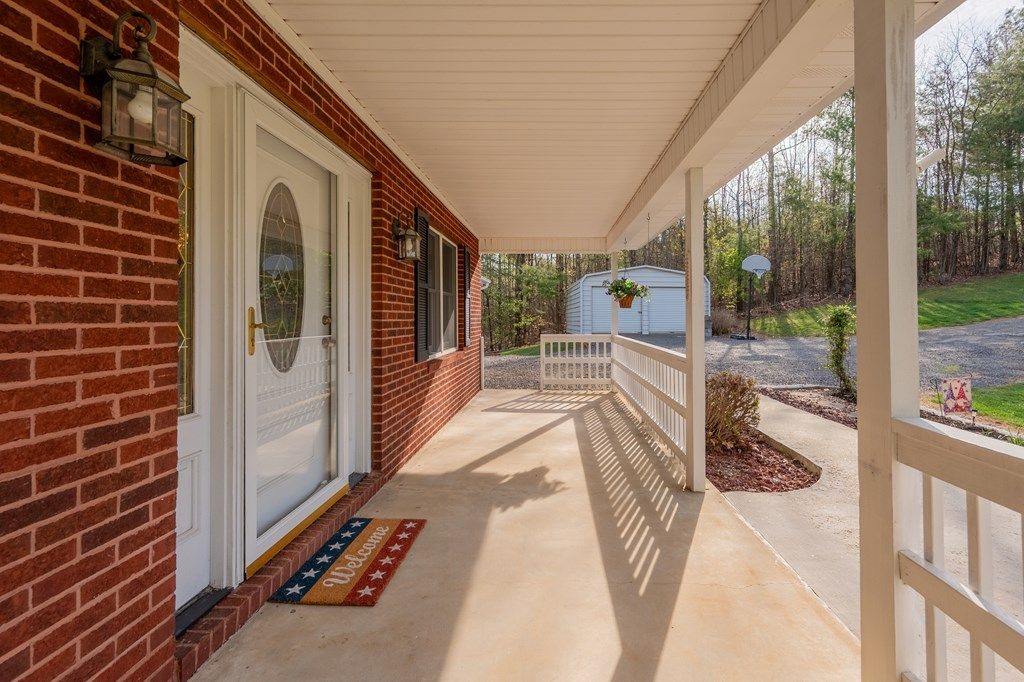 Photo of 425 Springwillow Dr, Hillsville, VA 24343 (MLS # 109729)