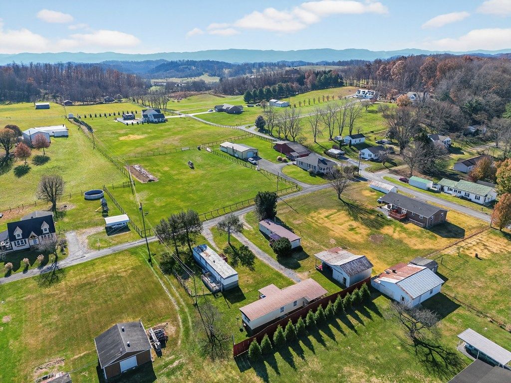 Photo of 28497 Kenwood Dr, Meadowview, VA 24361 (MLS # 104194)