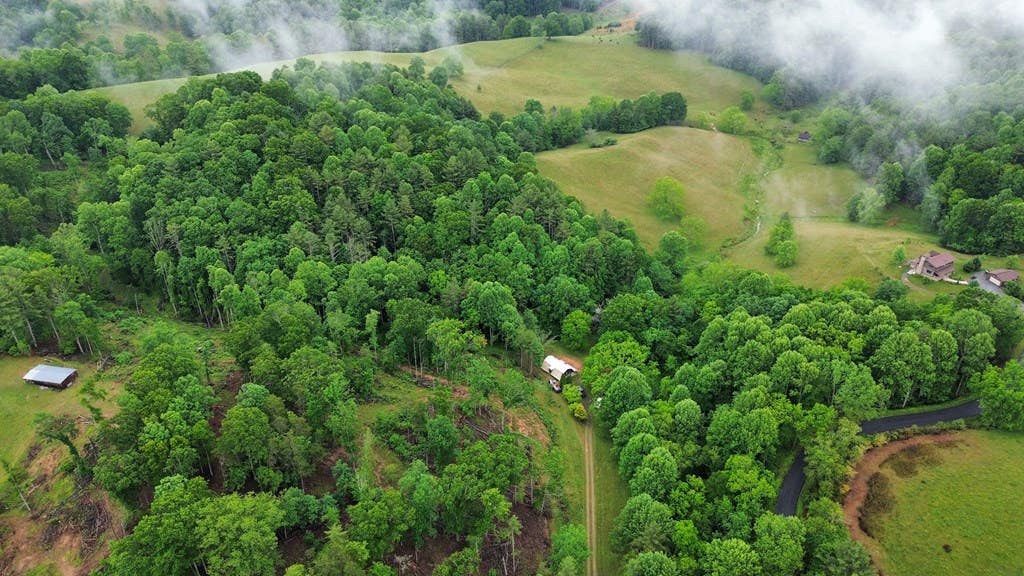 Photo of 1127 Penn Ford Ln, Independence, VA 24348 (MLS # 110379)