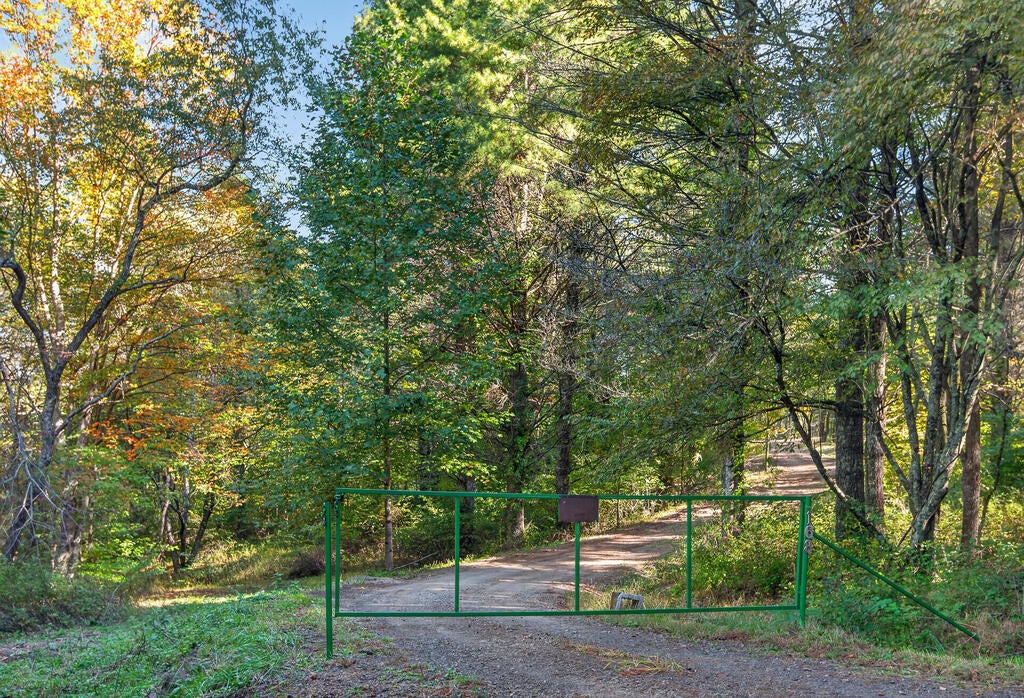 Photo of 168 Smith Landing Ln #20B, Hillsville, VA 24343 (MLS # 112183)