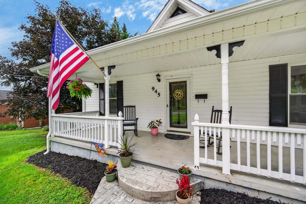 Photo of 945 Tazewell Street, Wytheville, VA 24382 (MLS # 111384)