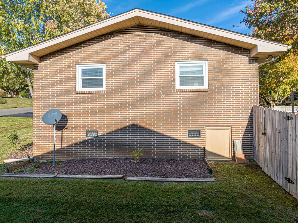 Photo of 7282 Southern View Road, Bristol, VA 24202 (MLS # 104226)