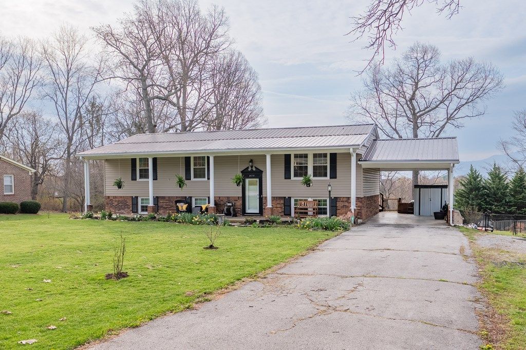 Photo of 975 Mountain View Drive, Wytheville, VA 24382 (MLS # 109387)