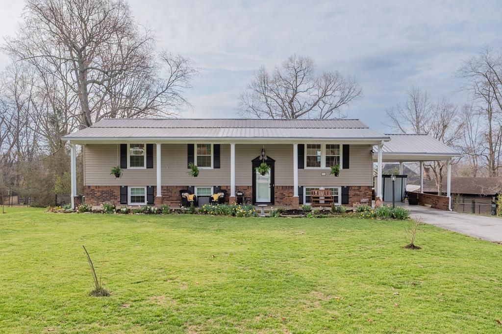 Photo of 975 Mountain View Drive, Wytheville, VA 24382 (MLS # 109387)