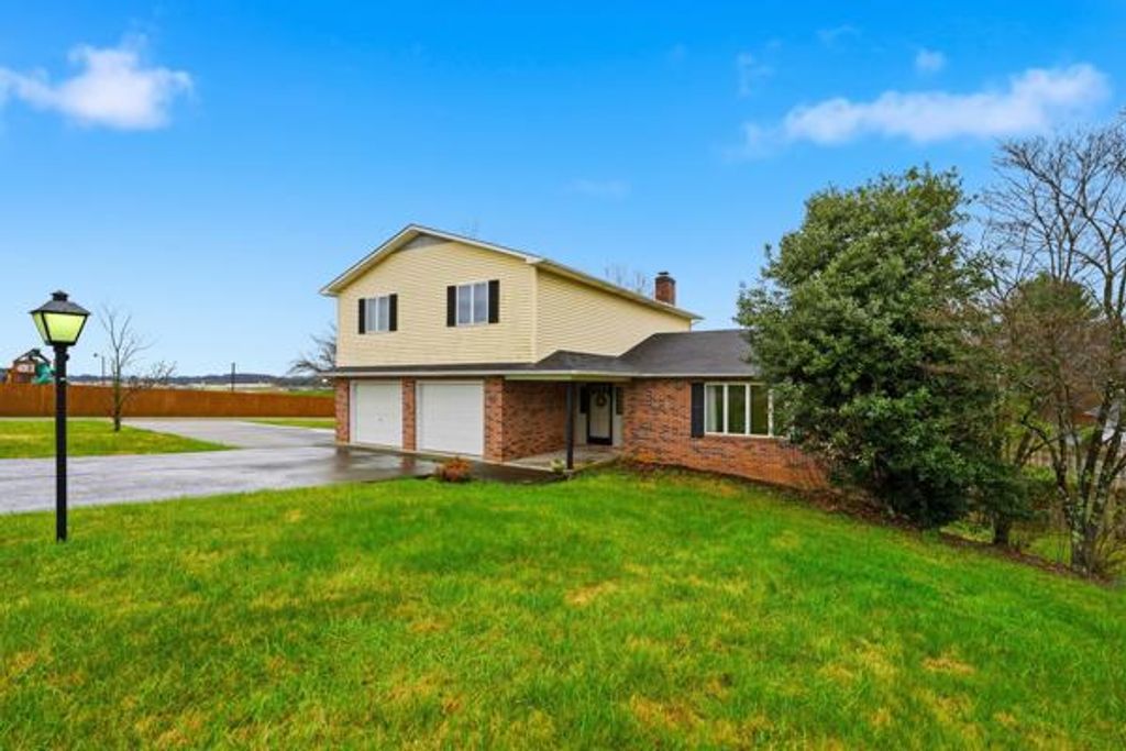 Photo of 17304 Mary Lee Drive, Abingdon, VA 24210 (MLS # 109239)