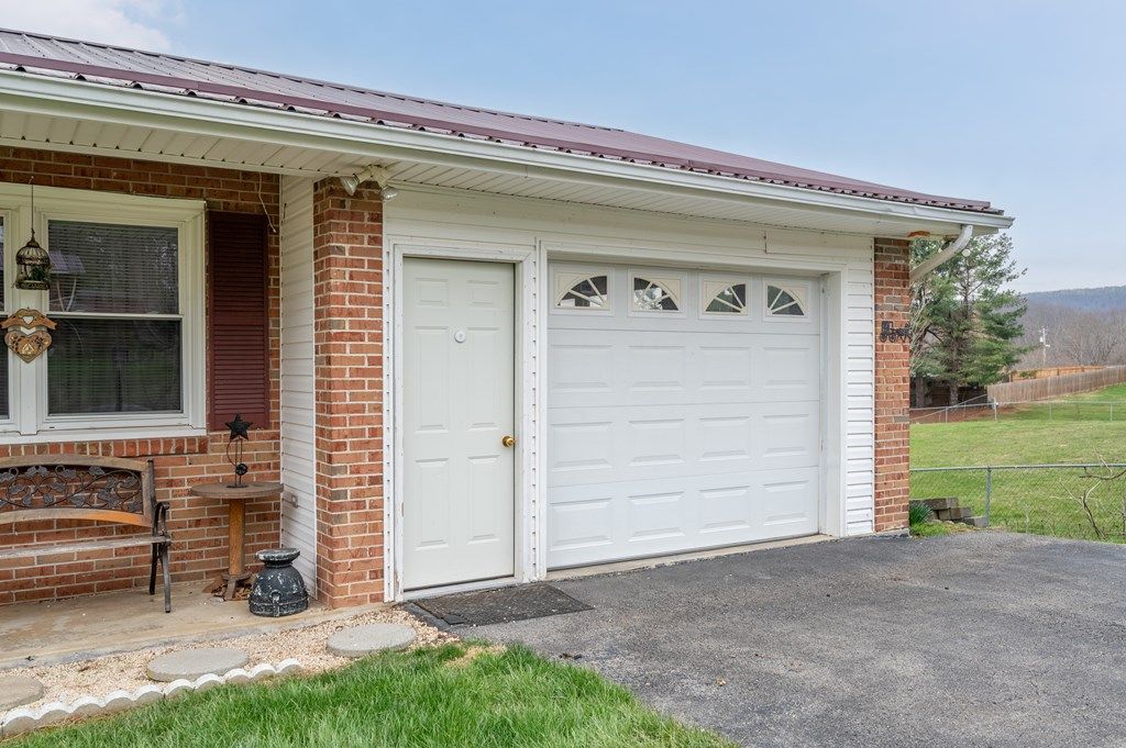 Photo of 2516 Pinewood Dr, Draper, VA 24324 (MLS # 109322)