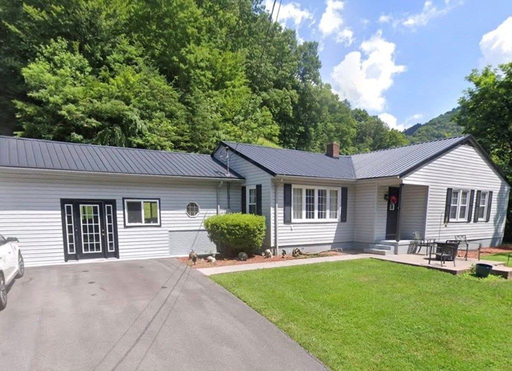 Photo of 1030 Holland St, Grundy, VA 24614 (MLS # 109382)