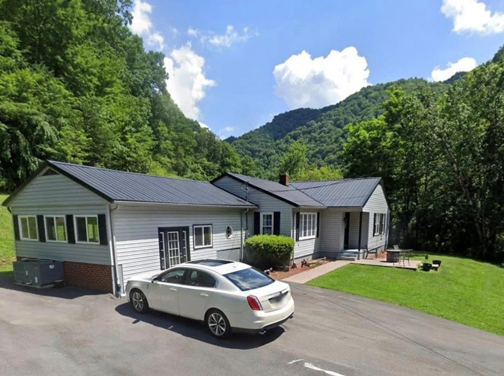 Photo of 1030 Holland St, Grundy, VA 24614 (MLS # 109382)