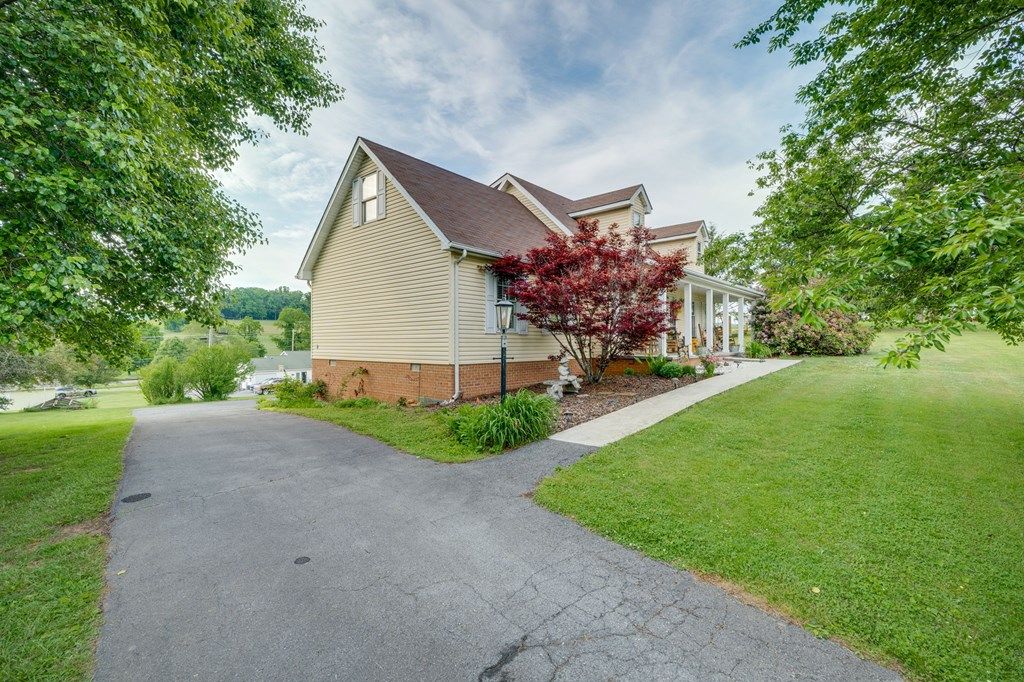 Photo of 33307 Graceland Ln, Glade Spring, VA 24340 (MLS # 110217)