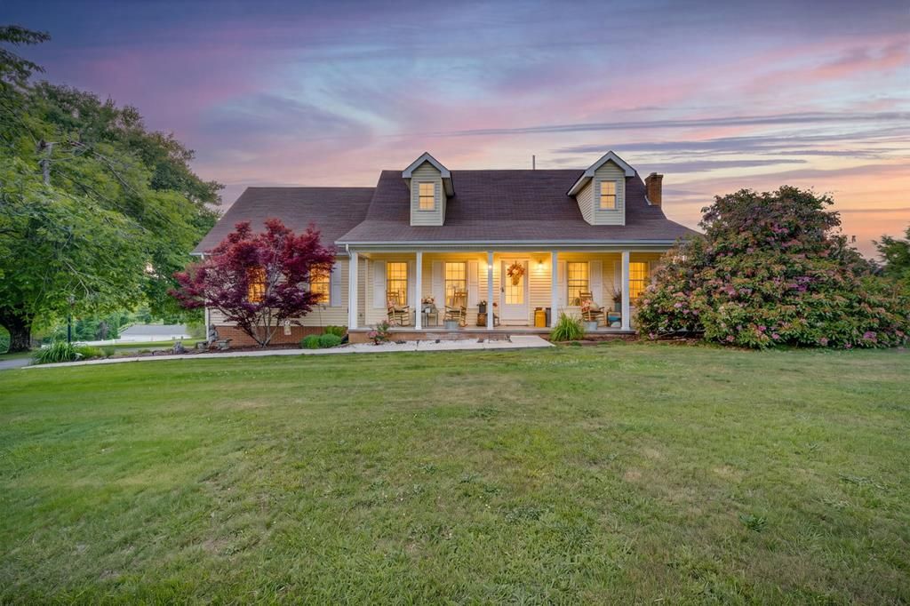 Photo of 33307 Graceland Ln, Glade Spring, VA 24340 (MLS # 110217)