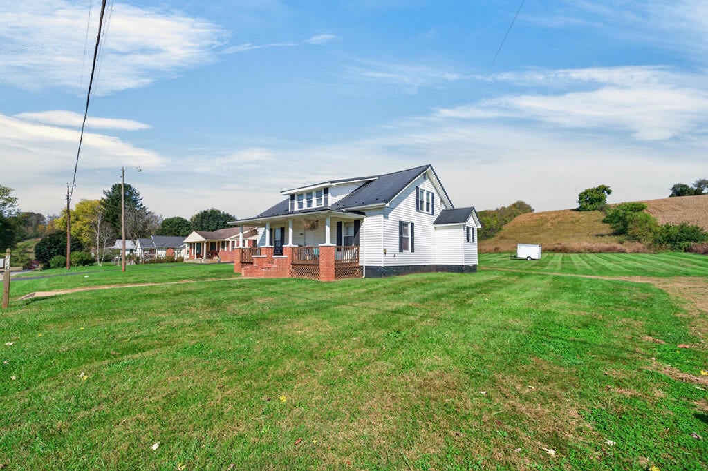 Photo of 2058 Austinville Road, Austinville, VA 24312 (MLS # 112366)