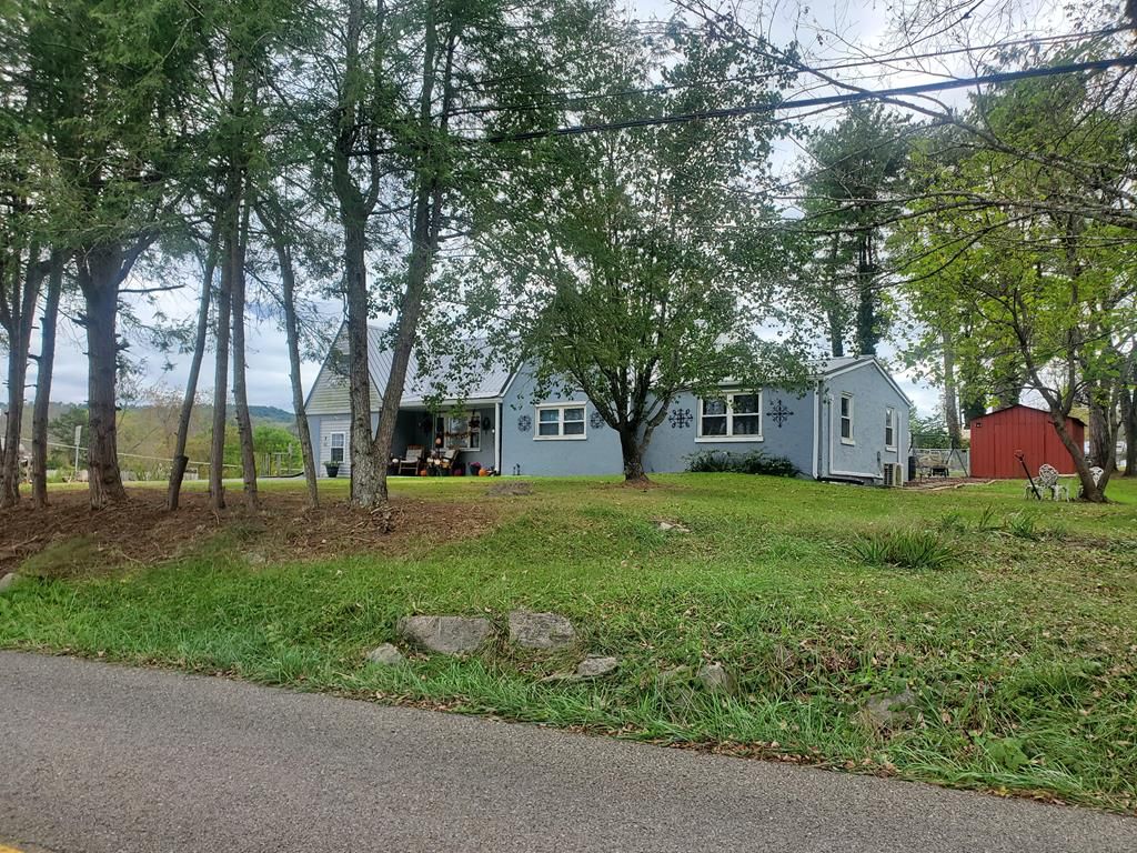 Photo of 20 Clairmont Cir, Castlewood, VA 24224 (MLS # 103767)