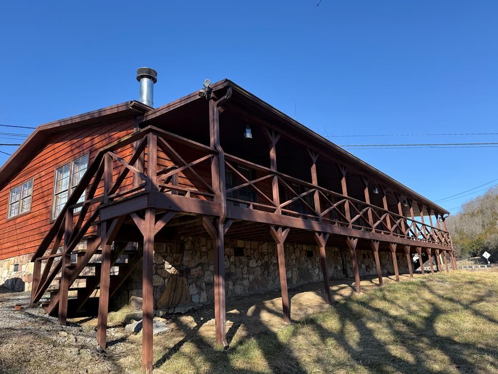 Photo of 5163 Kents Ridge Rd, Cedar Bluff, VA 24609 (MLS # 105919)