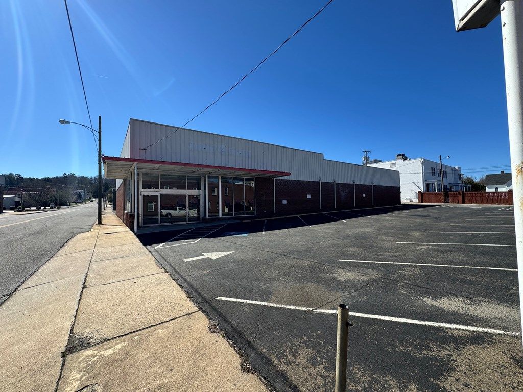 Photo of 202 W. Grayson St, Galax, VA 24333 (MLS # 109408)