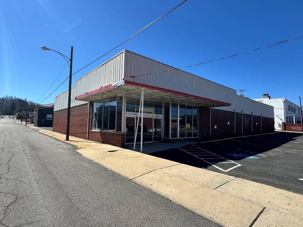 Photo of 202 W. Grayson St, Galax, VA 24333 (MLS # 109408)