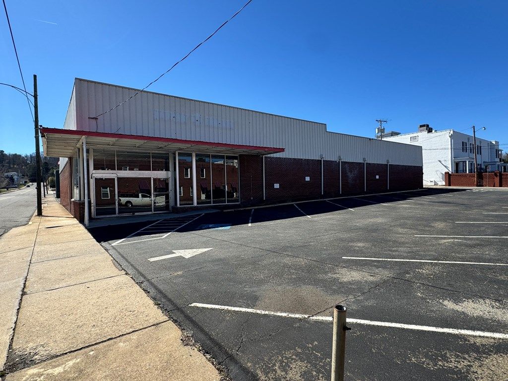 Photo of 202 W. Grayson St, Galax, VA 24333 (MLS # 109408)