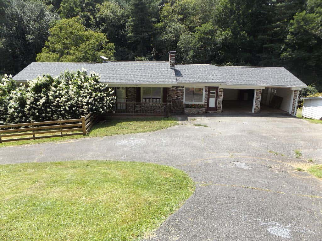 Photo of 1526 Freemont Rd, Hillsville, VA 24343 (MLS # 111480)