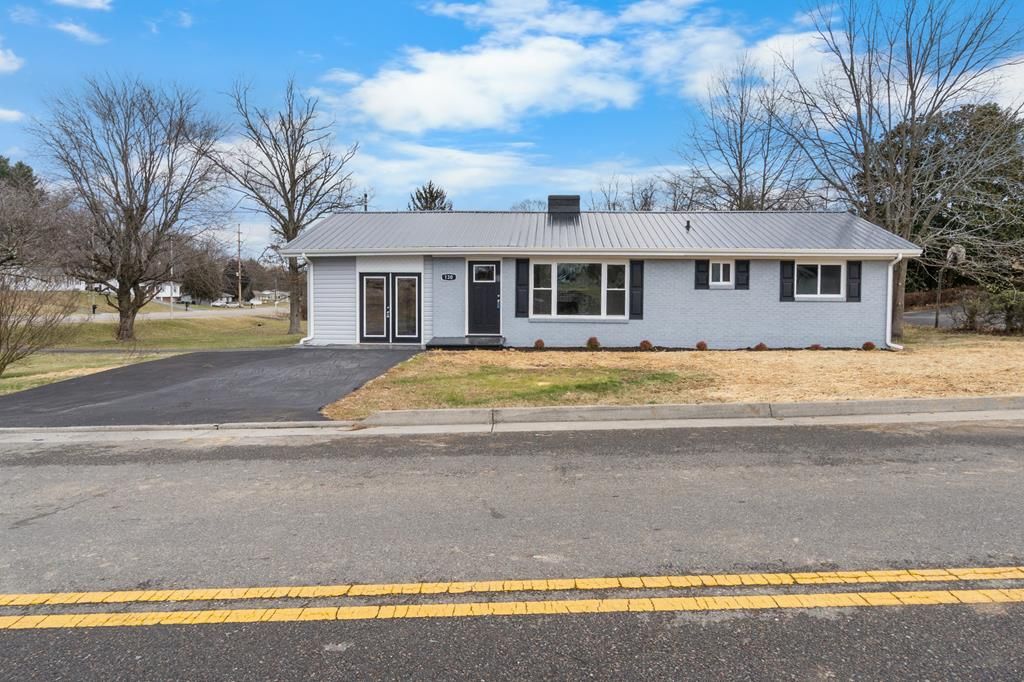 Photo of 130 Utah St, Bristol, VA 24201 (MLS # 104599)