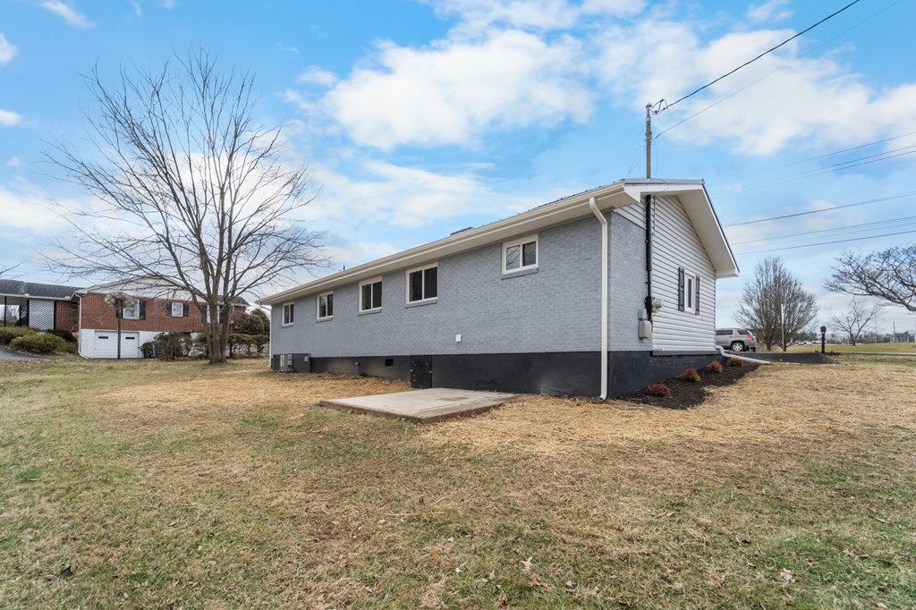 Photo of 130 Utah St, Bristol, VA 24201 (MLS # 104599)