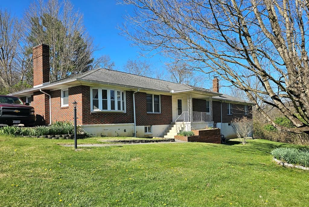 Photo of 172 Thorn Street, Tazewell, VA 24651 (MLS # 109573)