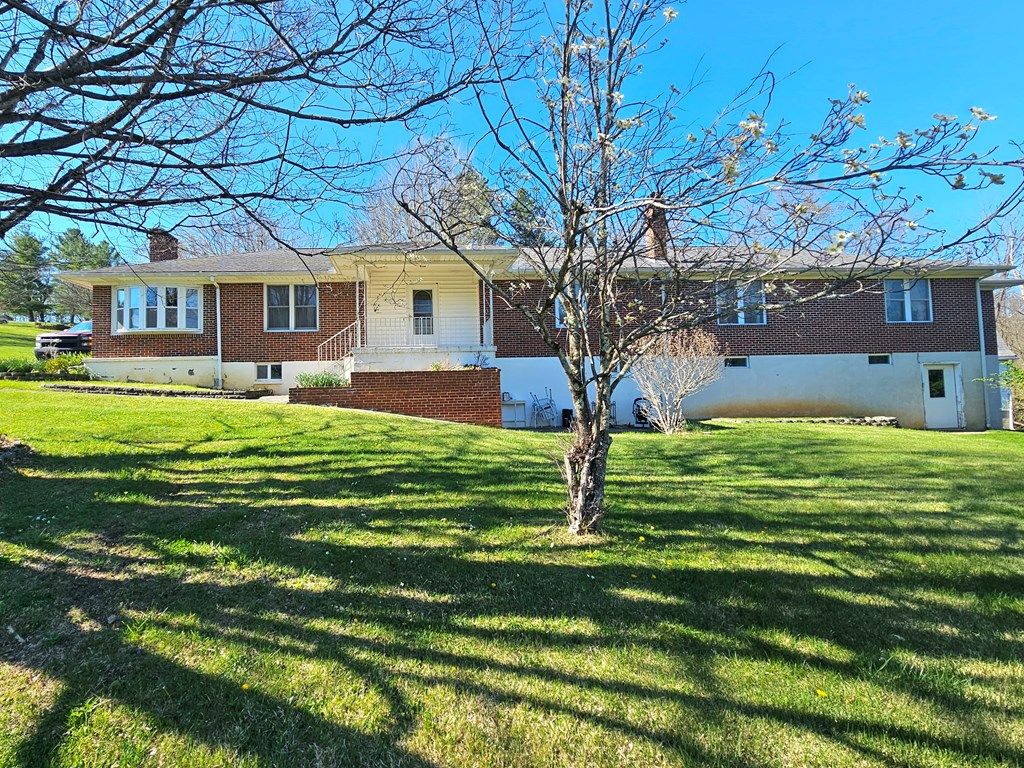Photo of 172 Thorn Street, Tazewell, VA 24651 (MLS # 109573)