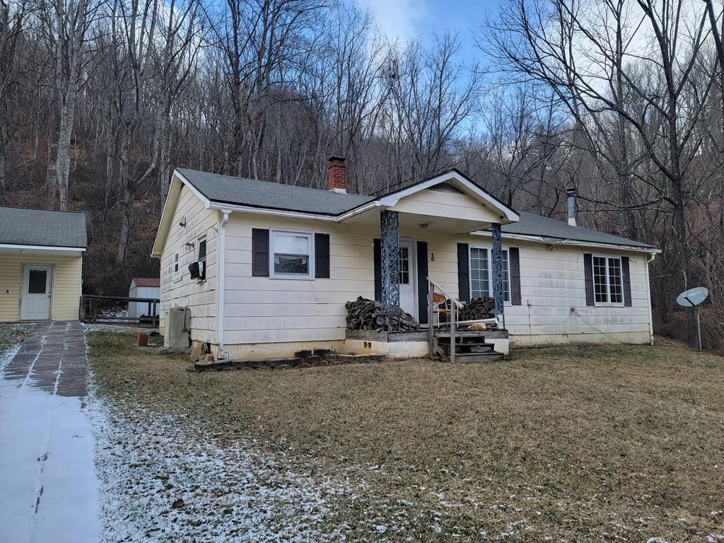 Photo of 391 Pine Tree Ln, Independence, VA 24348 (MLS # 104703)